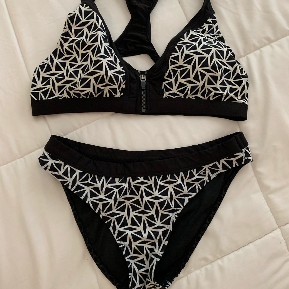 Oakley swimsuit size large black and white